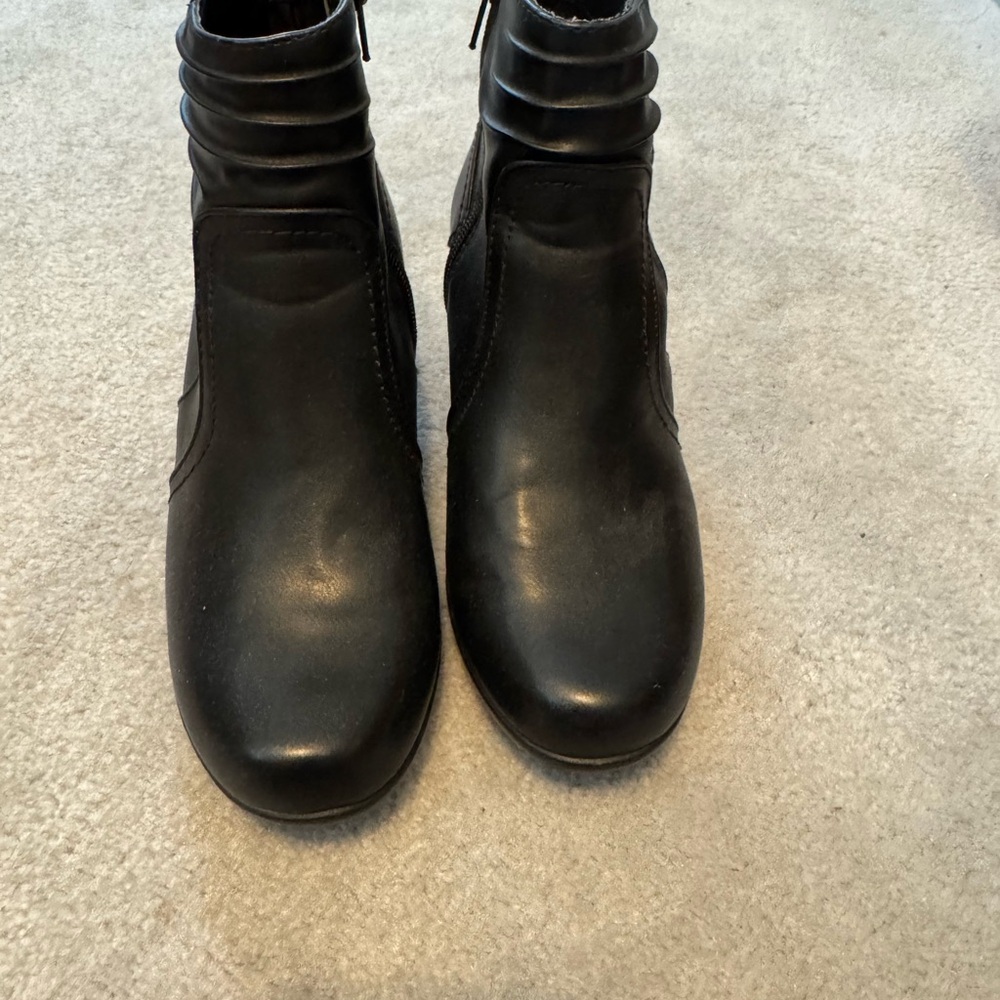 I 🖤 Comfort Black Ankle Boots 7M